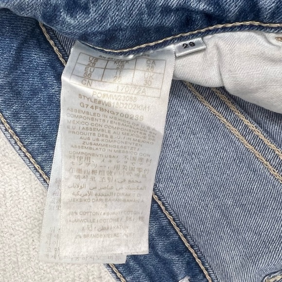 guess / distressed light wash bermuda jean shorts size 28 - Picture 8 of 8